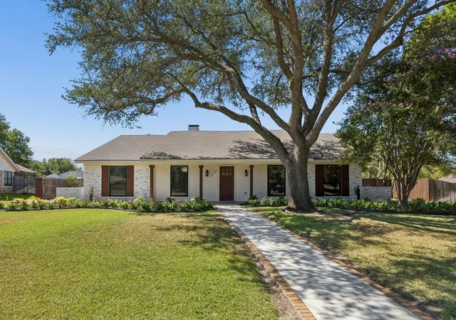 Photo 1 of Single family home for sale at 317 Pebble Knoll, Lewisville, TX 75077 | MLS# 21364111 | Listing updated on 2026-09-08