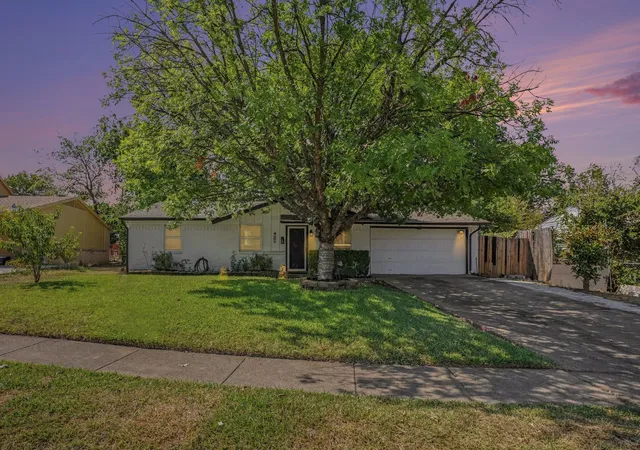 Photo 1 of Single family home for sale at 618 Thrush Ave, Duncanville, TX 75116 | MLS# 21367436 | Listing updated on 2026-09-21