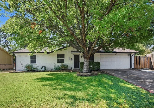 Photo 2 of Single family home for sale at 618 Thrush Ave, Duncanville, TX 75116 | MLS# 21367436 | Listing updated on 2026-09-21