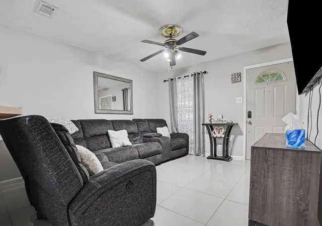 Photo 3 of Single family home for sale at 618 Thrush Ave, Duncanville, TX 75116 | MLS# 21367436 | Listing updated on 2026-09-21