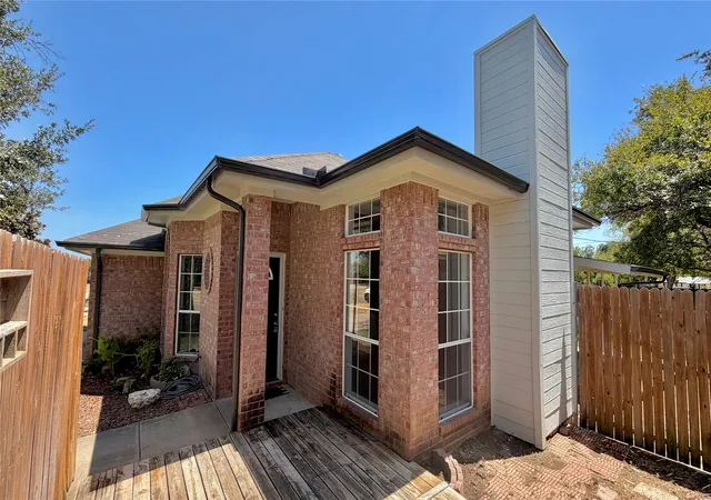 Photo 3 of Single family home for sale at 405 Odell St, Cleburne, TX 76033 | MLS# 21363537 | Listing updated on 2026-09-11