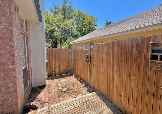 Photo 3 of Single family home for sale at 405 Odell St, Cleburne, TX 76033 | MLS# 21363537 | Listing updated on 2026-09-11