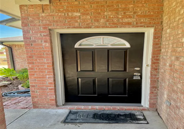 Photo 4 of Single family home for sale at 405 Odell St, Cleburne, TX 76033 | MLS# 21363537 | Listing updated on 2026-09-11