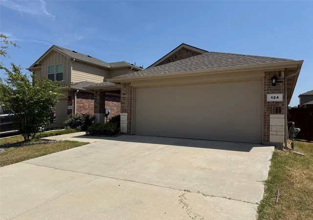 Photo 2 of Sale Pending at 124 Greengate Dr, Boyd, TX 76023 | MLS# 21367403 | Listing updated on 2026-09-10