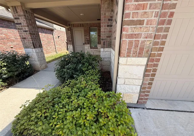 Photo 4 of Sale Pending at 124 Greengate Dr, Boyd, TX 76023 | MLS# 21367403 | Listing updated on 2026-09-10