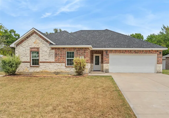 Photo 1 of Single family home for sale at 601 E Jefferson St, Waxahachie, TX 75165 | MLS# 21367147 | Listing updated on 2026-09-13