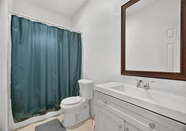 Photo 3 of Single family home for sale at 601 E Jefferson St, Waxahachie, TX 75165 | MLS# 21367147 | Listing updated on 2026-09-13
