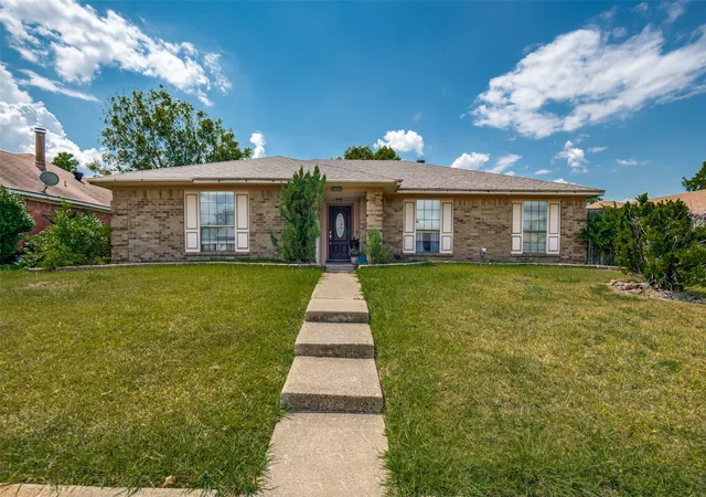 Photo 1 of Sale Pending at 2613 Independence Dr, Mesquite, TX 75150 | MLS# 21335623 | Listing updated on 2026-09-14