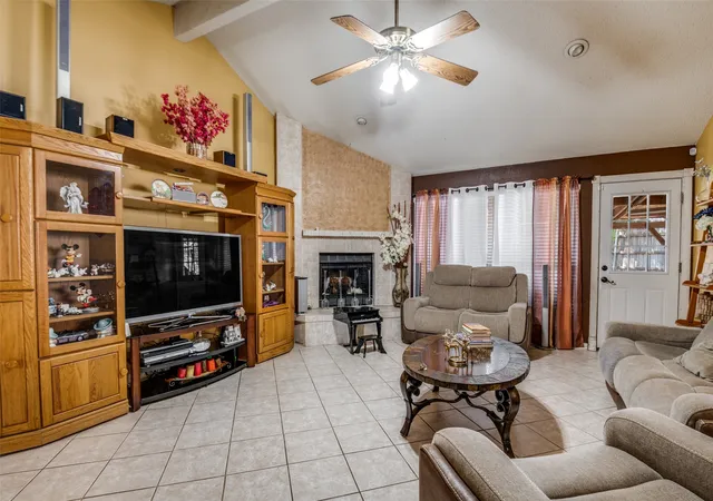 Photo 2 of Sale Pending at 2613 Independence Dr, Mesquite, TX 75150 | MLS# 21335623 | Listing updated on 2026-09-14