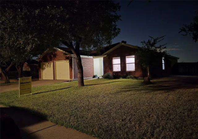 Photo 1 of Single family home for sale at 3901 Sonoma Dr, Denton, TX 76226 | MLS# 21366566 | Listing updated on 2026-09-13