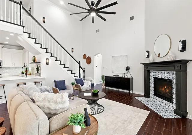 Photo 2 of Single family home for sale at 1324 Cog Hill Dr, Fort Worth, TX 76120 | MLS# 21364837 | Listing updated on 2026-09-21