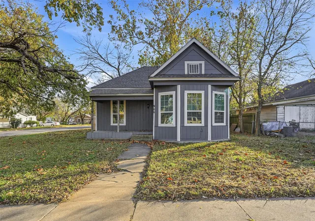 Photo 1 of Single family home for sale at 900 W Morgan St, Denison, TX 75020 | MLS# 21365293 | Listing updated on 2026-09-29