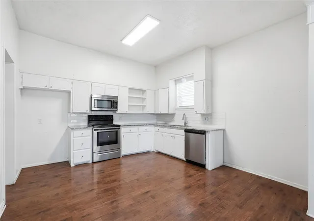 Photo 3 of Single family home for sale at 900 W Morgan St, Denison, TX 75020 | MLS# 21365293 | Listing updated on 2026-09-29