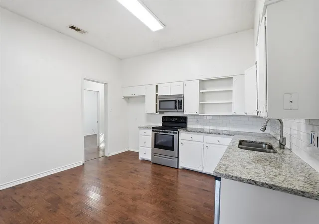 Photo 4 of Single family home for sale at 900 W Morgan St, Denison, TX 75020 | MLS# 21365293 | Listing updated on 2026-09-29