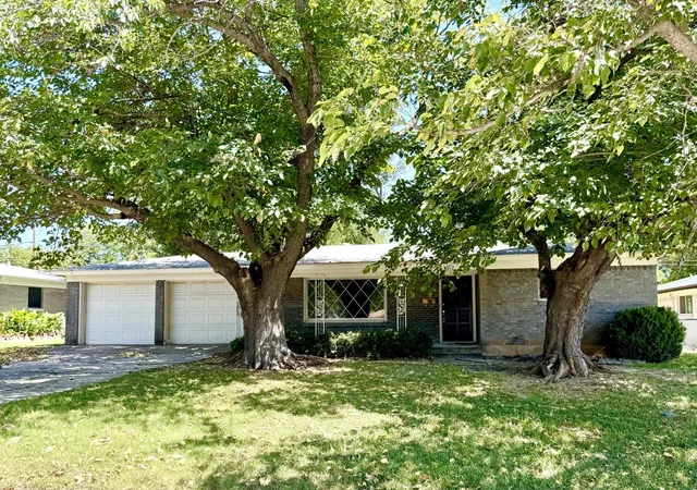 Photo 1 of Single family home for sale at 3912 Shawnee Trl, Lake Worth, TX 76135 | MLS# 21329202 | Listing updated on 2026-09-08