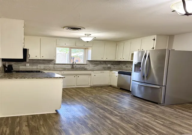 Photo 4 of Single family home for sale at 3912 Shawnee Trl, Lake Worth, TX 76135 | MLS# 21329202 | Listing updated on 2026-09-08