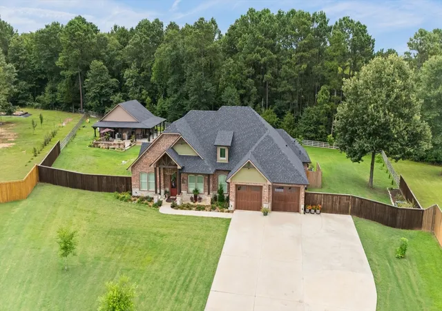 Photo 2 of Single family home for sale at 172 Heather Ln, Diana, TX 75640 | MLS# 21367804 | Listing updated on 2026-09-16