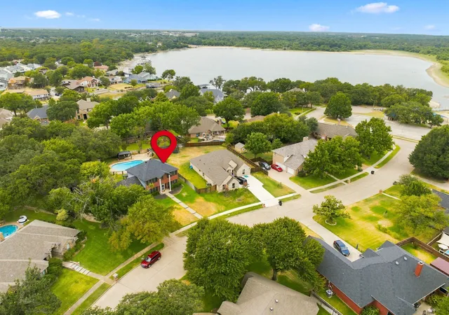 Photo 3 of Single family home for sale at 605 Keel Wy, Azle, TX 76020 | MLS# 21366997 | Listing updated on 2026-09-14