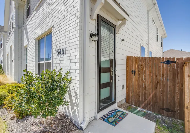 Photo 3 of Sale Pending at 3461 Vista Highlands Ln, Fort Worth, TX 76135 | MLS# 21367841 | Listing updated on 2026-09-09