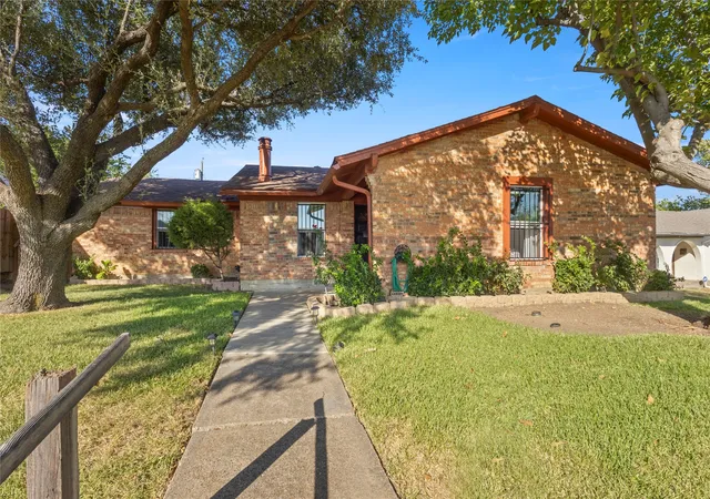 Photo 1 of Single family home for sale at 1646 Savage Dr, Mesquite, TX 75149 | MLS# 21358815 | Listing updated on 2026-10-06