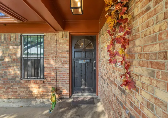 Photo 2 of Single family home for sale at 1646 Savage Dr, Mesquite, TX 75149 | MLS# 21358815 | Listing updated on 2026-10-06