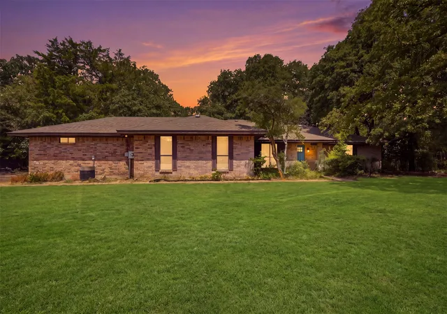 Photo 1 of Single family home for sale at 104 Murls Lake Rd, Weatherford, TX 76085 | MLS# 21367685 | Listing updated on 2026-09-13