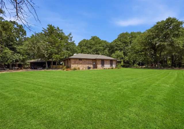 Photo 2 of Single family home for sale at 104 Murls Lake Rd, Weatherford, TX 76085 | MLS# 21367685 | Listing updated on 2026-09-13
