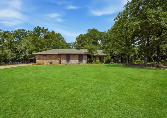 Photo 3 of Single family home for sale at 104 Murls Lake Rd, Weatherford, TX 76085 | MLS# 21367685 | Listing updated on 2026-09-13