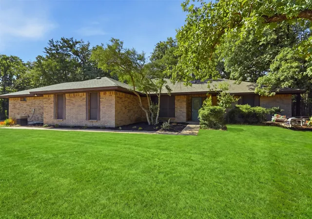Photo 3 of Single family home for sale at 104 Murls Lake Rd, Weatherford, TX 76085 | MLS# 21367685 | Listing updated on 2026-09-13