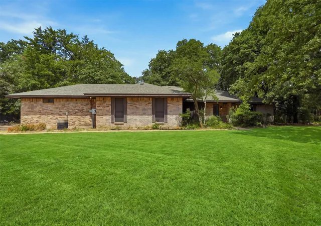 Photo 4 of Single family home for sale at 104 Murls Lake Rd, Weatherford, TX 76085 | MLS# 21367685 | Listing updated on 2026-09-13