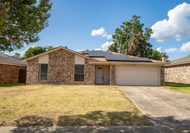 Photo 3 of Sale Pending at 2717 W Oakdale Rd, Irving, TX 75060 | MLS# 21365769 | Listing updated on 2026-09-14