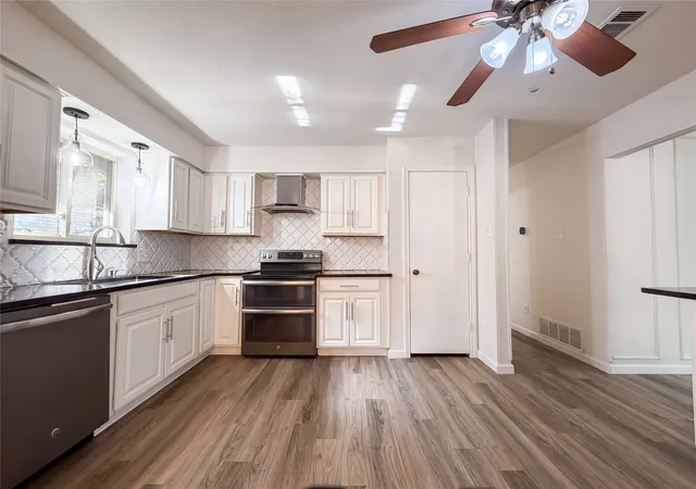 Photo 2 of Single family home for sale at 5804 Ridge Dr, Arlington, TX 76016 | MLS# 21367673 | Listing updated on 2026-09-08
