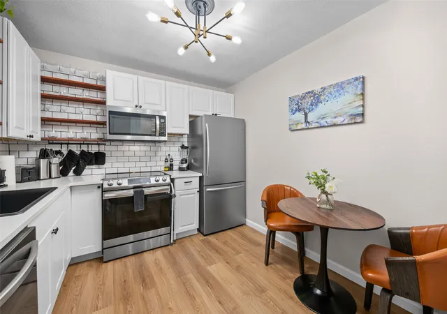 Photo 3 of Condo for sale at 1712 Crest Point Dr, Arlington, TX 76012 | MLS# 21367952 | Listing updated on 2026-09-09
