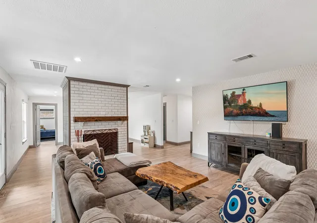 Photo 2 of Single family home for sale at 5216 Ashbrook Rd, Dallas, TX 75227 | MLS# 21367527 | Listing updated on 2026-09-08