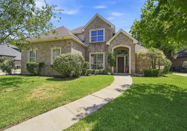 Photo 1 of Single family home for sale at 1207 Oak Creek Dr, Ennis, TX 75119 | MLS# 21367457 | Listing updated on 2026-10-03