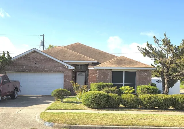Photo 3 of Sale Pending at 801 Ragland, Cedar Hill, TX 75104 | MLS# 21367993 | Listing updated on 2026-09-14