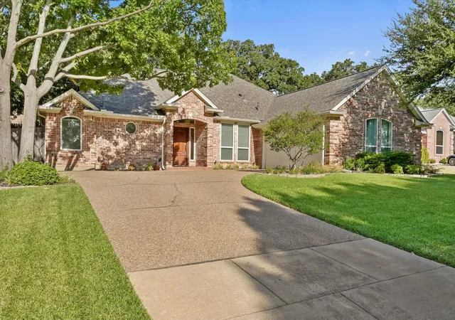 Photo 29 of Single family home for sale at 2817 Naples Dr, Hurst, TX 76054 | MLS# 21363511 | Listing updated on 2026-09-13