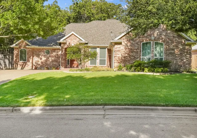 Photo 2 of Single family home for sale at 2817 Naples Dr, Hurst, TX 76054 | MLS# 21363511 | Listing updated on 2026-09-13