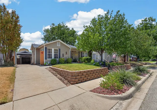 Photo 2 of Single family home for sale at 3905 Linden Ave, Fort Worth, TX 76107 | MLS# 21367688 | Listing updated on 2026-09-27