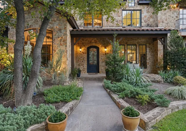 Photo 1 of Sale Pending at 1501 Oaklawn Ct, Aledo, TX 76008 | MLS# 21368069 | Listing updated on 2026-09-10