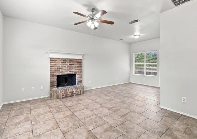 Photo 3 of Single family home for sale at 1512 Yellowbird Ct, De Soto, TX 75115 | MLS# 21366327 | Listing updated on 2026-09-11
