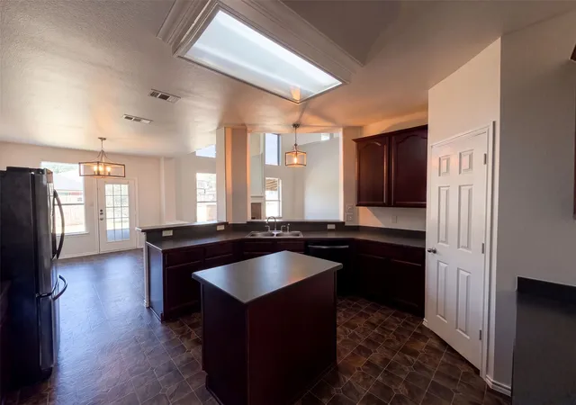 Photo 2 of Sale Pending at 1402 Stone Oak Ct, Cedar Hill, TX 75104 | MLS# 21368117 | Listing updated on 2026-09-15