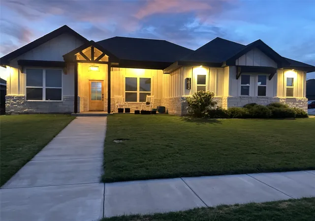 Photo 3 of Sale Pending at 7402 Big Country Wy, Abilene, TX 79602 | MLS# 21367661 | Listing updated on 2026-09-20