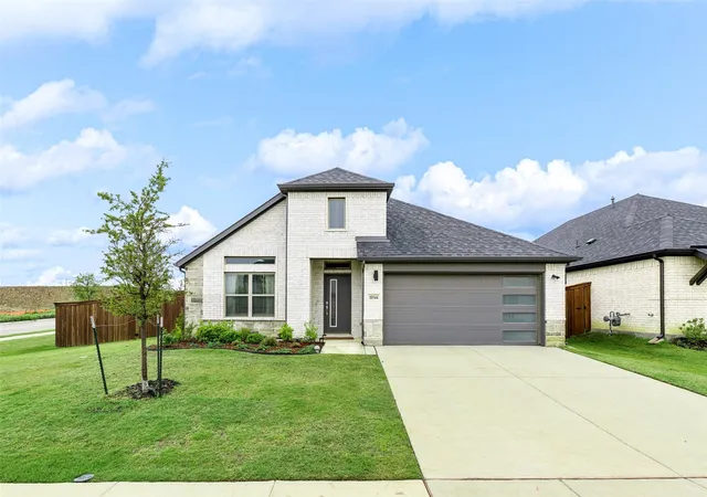 Photo 1 of Single family home for sale at 10544 Landry Bluff Ln, Fort Worth, TX 76126 | MLS# 21367803 | Listing updated on 2026-09-09