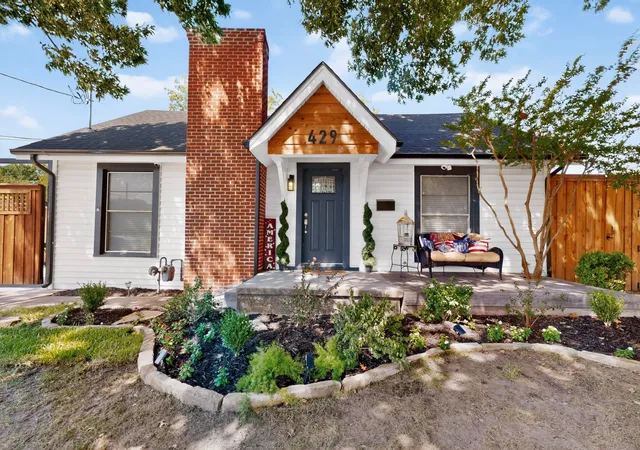 Photo 2 of Single family home for sale at 429 S Walker St, Mesquite, TX 75149 | MLS# 21365680 | Listing updated on 2026-09-14