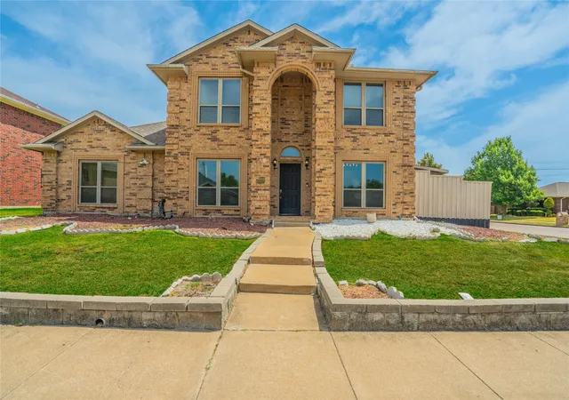 Photo 1 of Single family home for sale at 6802 Silver Lake Dr, Rowlett, TX 75089 | MLS# 21367103 | Listing updated on 2026-09-13
