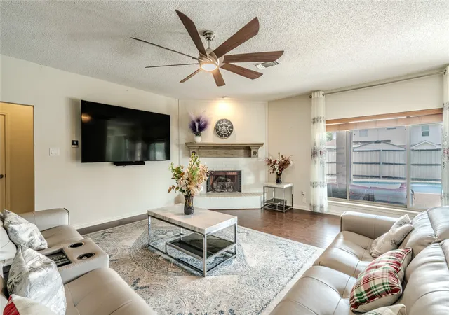 Photo 3 of Single family home for sale at 6802 Silver Lake Dr, Rowlett, TX 75089 | MLS# 21367103 | Listing updated on 2026-09-13