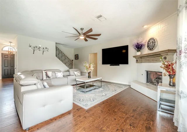 Photo 3 of Single family home for sale at 6802 Silver Lake Dr, Rowlett, TX 75089 | MLS# 21367103 | Listing updated on 2026-09-27