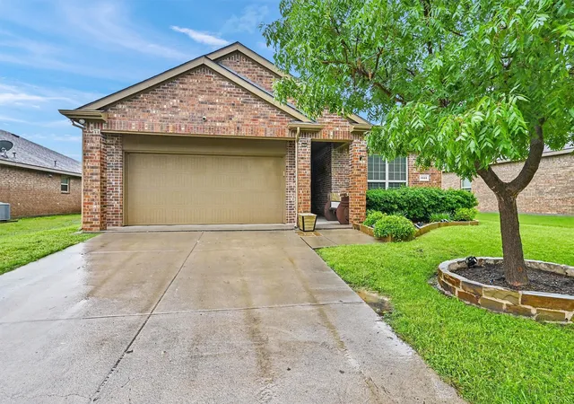 Photo 1 of Single family home for sale at 1512 Greenbrier Dr, Van Alstyne, TX 75495 | MLS# 21366263 | Listing updated on 2026-10-04