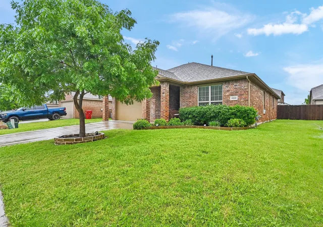 Photo 3 of Single family home for sale at 1512 Greenbrier Dr, Van Alstyne, TX 75495 | MLS# 21366263 | Listing updated on 2026-10-04